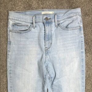 Levi’s Slimming Skinny Faded Jeans Size 30